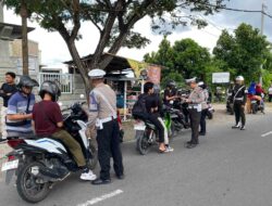 Polres Lombok Barat Tertibkan Pengendara Tanpa Surat Resmi di Operasi Patuh 2025
