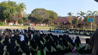 Mencegah Tawuran Remaja, Polsek Labuapi Gelar Sosialisasi di Karang Bongkot