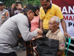 Bantuan Kemanusiaan Polri Tiba di Mauponggo, Disambut Antusias Warga dan Bupati