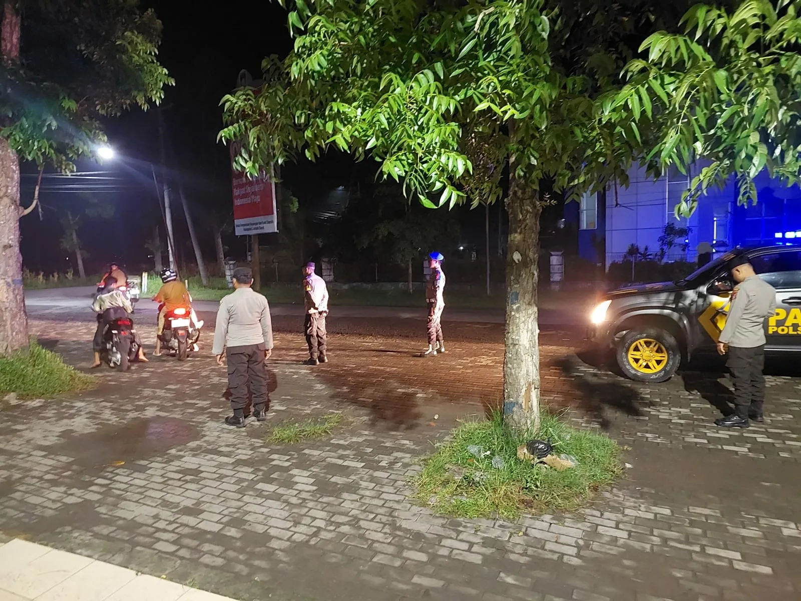 Polsek Gerung Jaga Malam, Wujudkan Rasa Aman Warga Lombok Barat